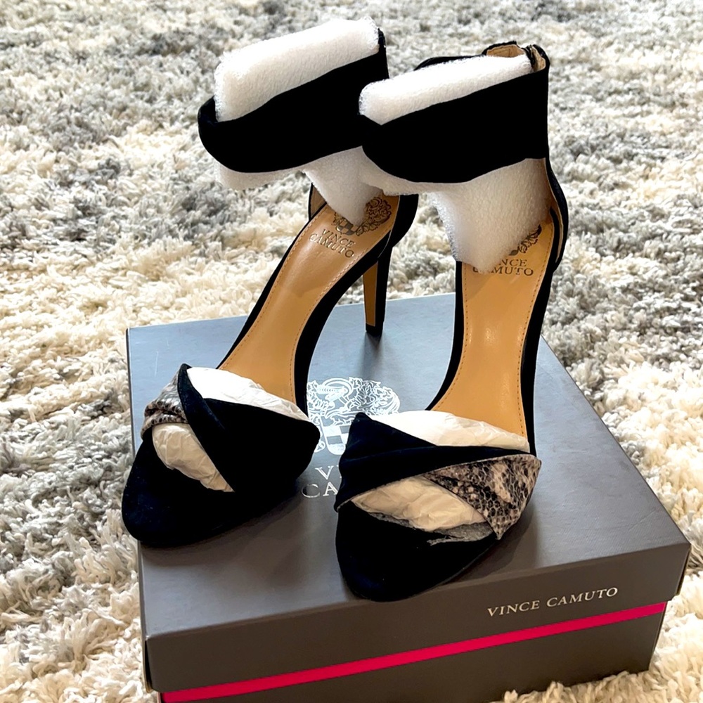 Vince Camuto blacksnack suede Size 10 heels